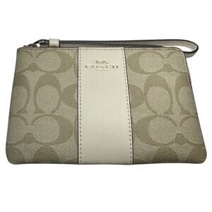Coach Signature Corner Zip Wristlet in Light Khaki/Chalk . New Authentic